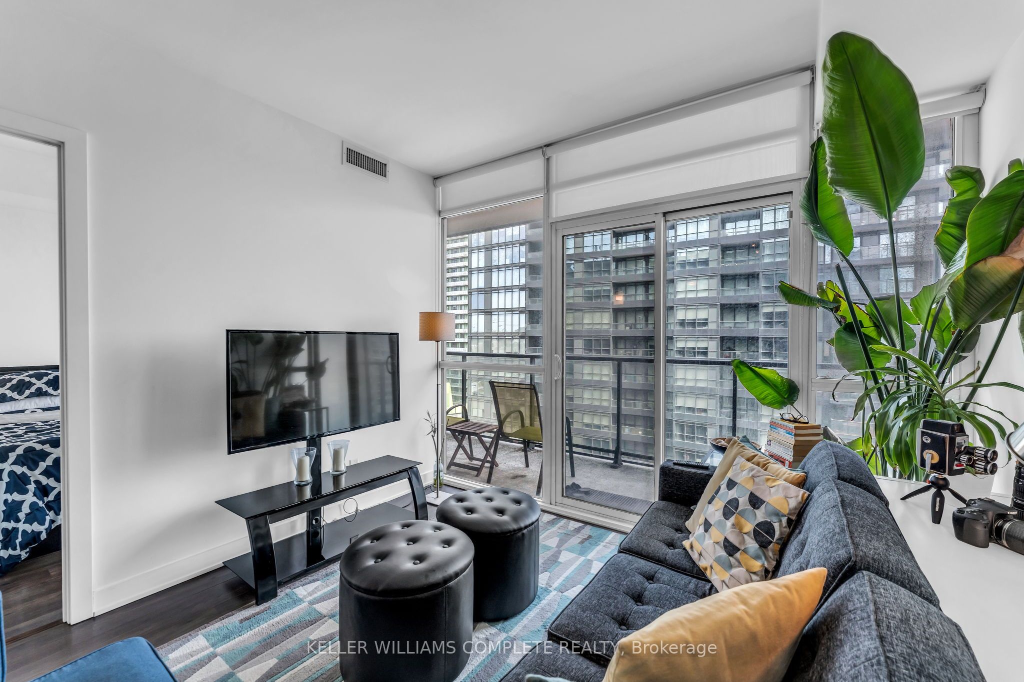 Additional image 5 of 1008-169 Fort York Boulevard, Toronto, ON, M5V 0C8