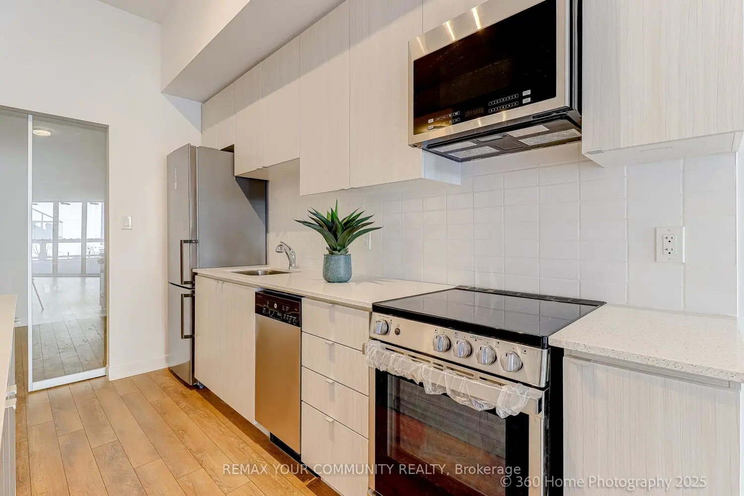 Additional image 19 of 2433 Dufferin Street 112