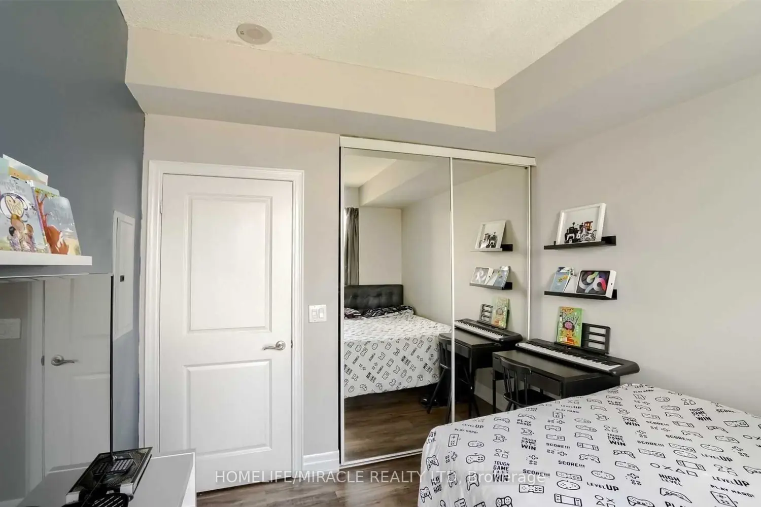 Additional image 8 of 100 John Street 1002