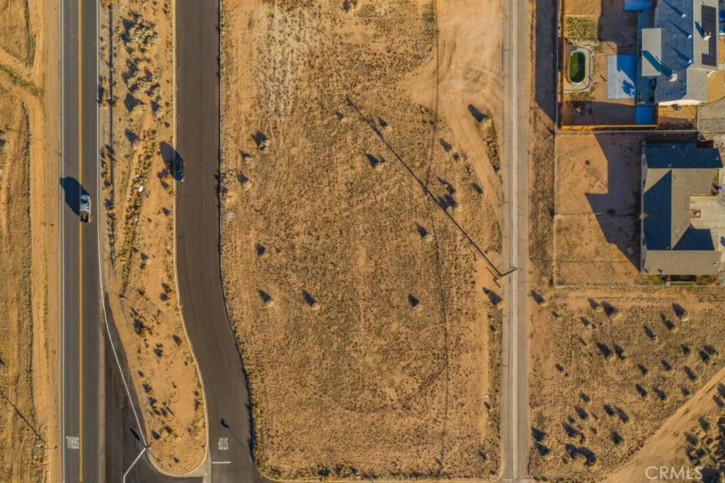 706 Outer Hwy 18 S, Apple Valley, CA 92307