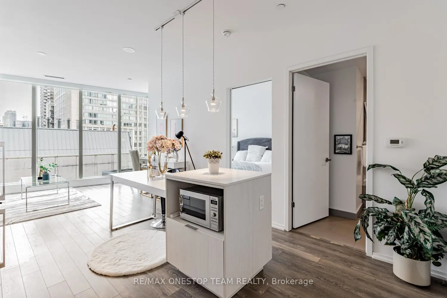 Additional image 7 of 197 Yonge Street 1114
