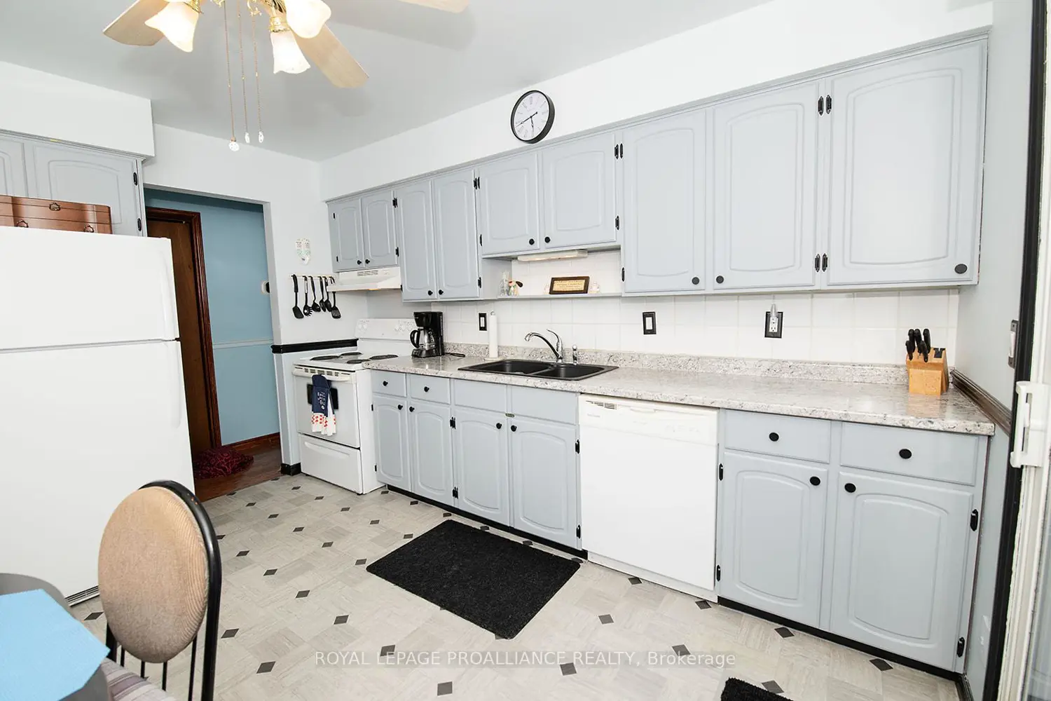 9 Jeanette Place photo 2