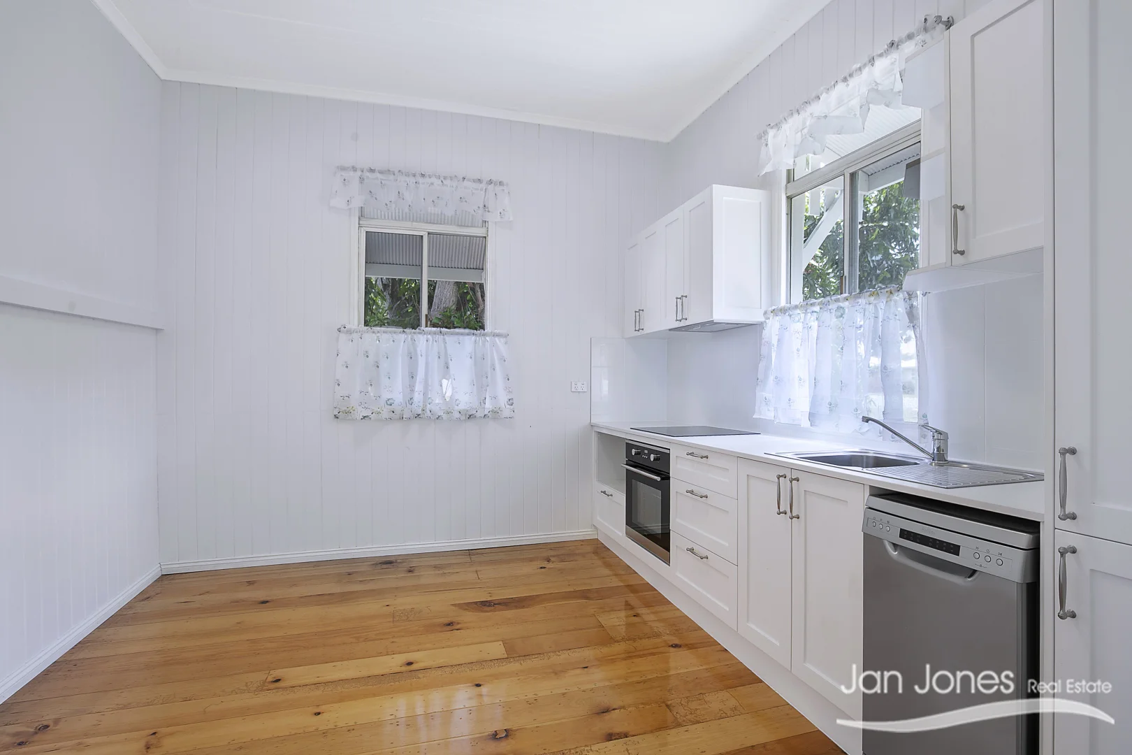 Additional image 4 of 10 Landsborough Avenue, Scarborough QLD 4020