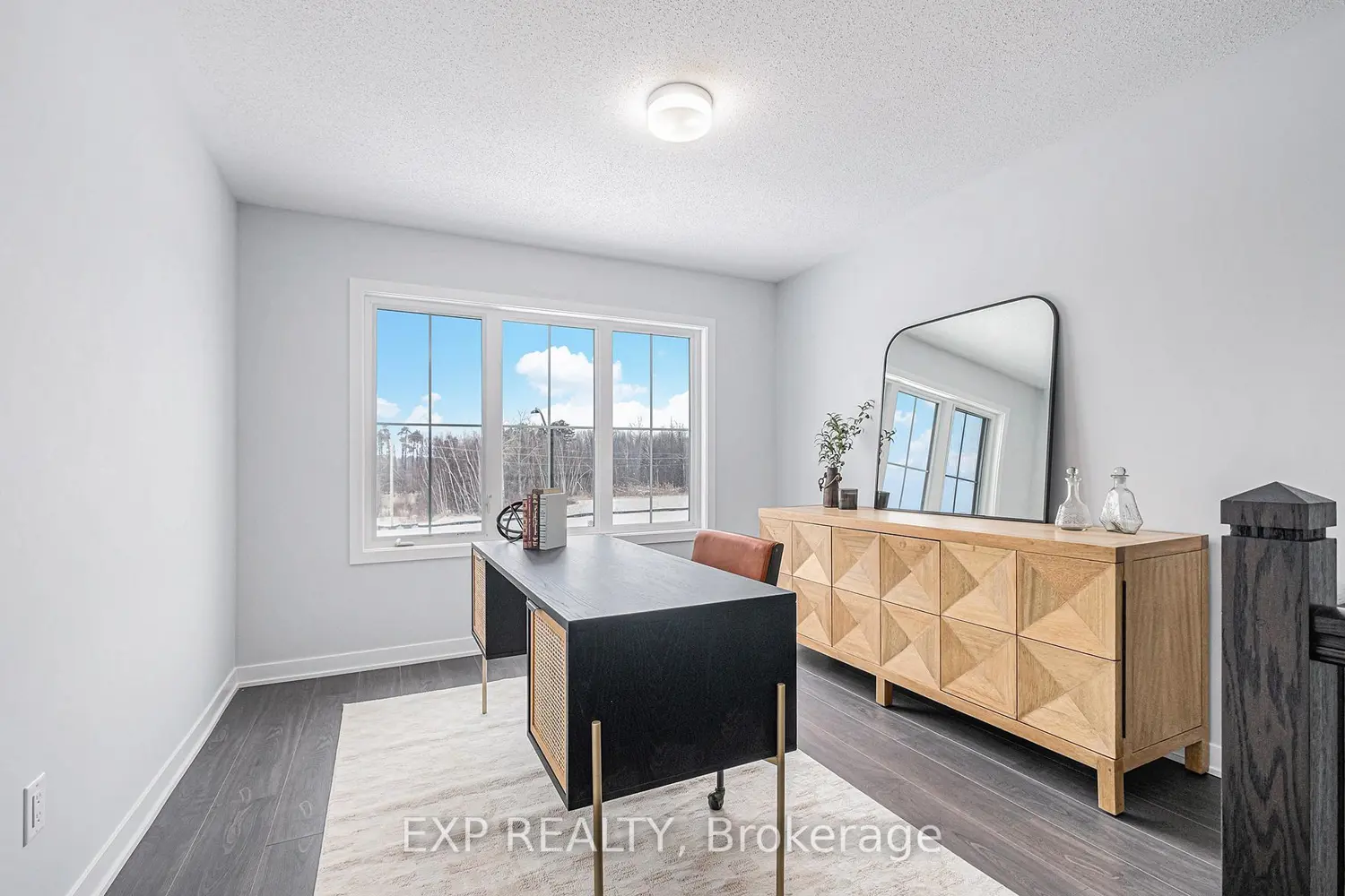 Additional image 4 of 1027 De Pencier Drive