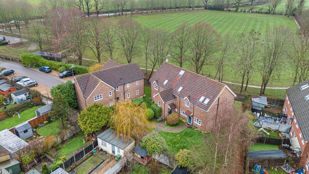 Studio for saleBanfield Court, London Colney AL2