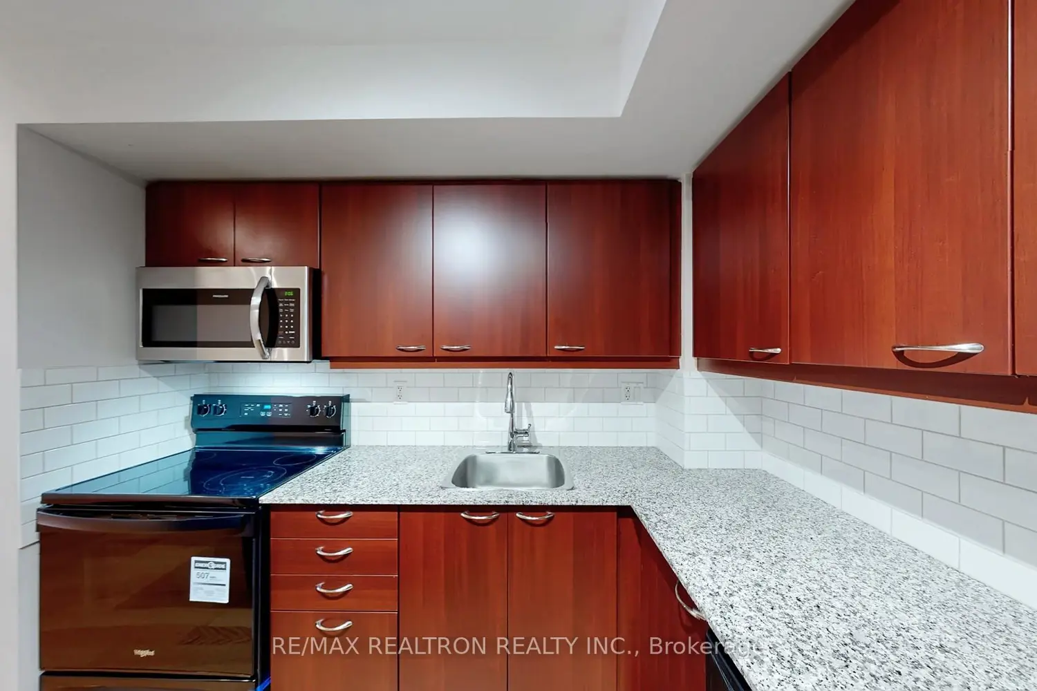 Additional image 10 of 1050 The Queensway Avenue 217