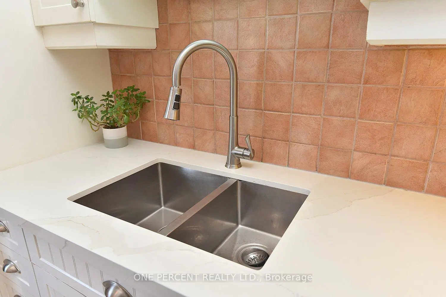 Additional image 4 of 1351 Lakeshore Road 16