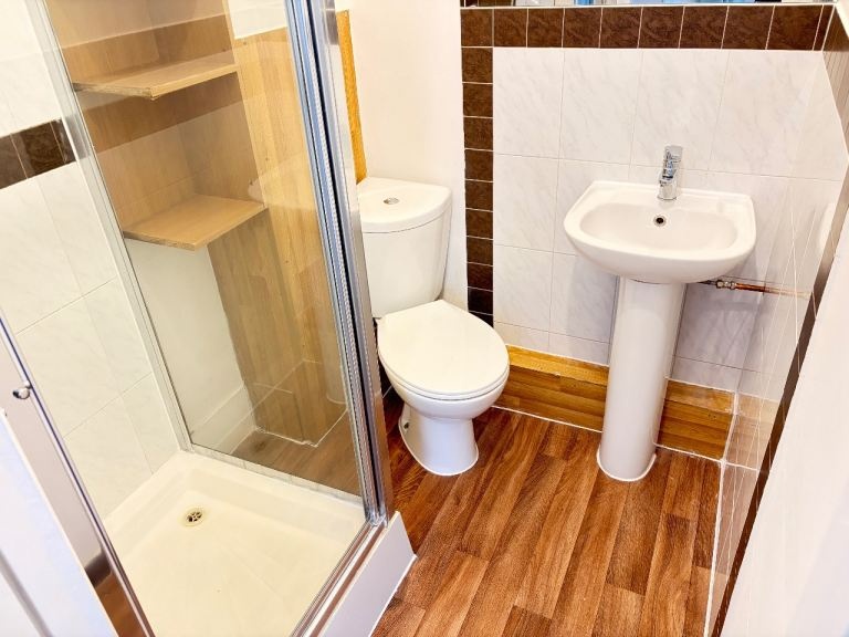 Additional image 8 of Studio Flat, Very Near Warwick Road Area, SW5, N1 7GU