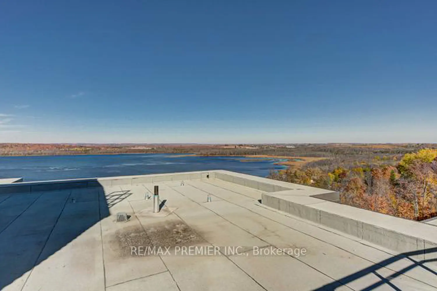 Additional image 19 of 58 Lakeside Terrace 1015