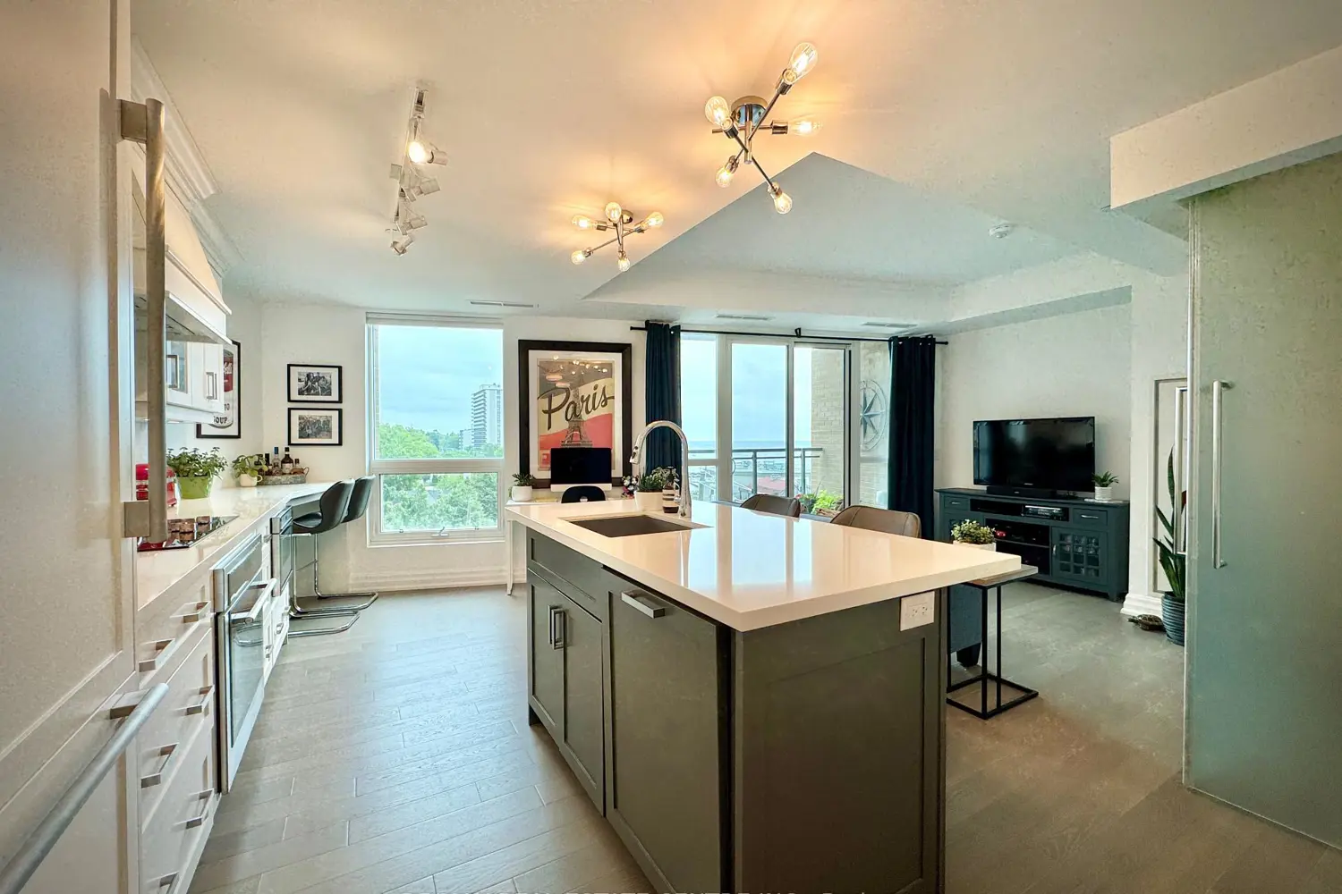 Additional image 7 of 2060 Lakeshore Road 405