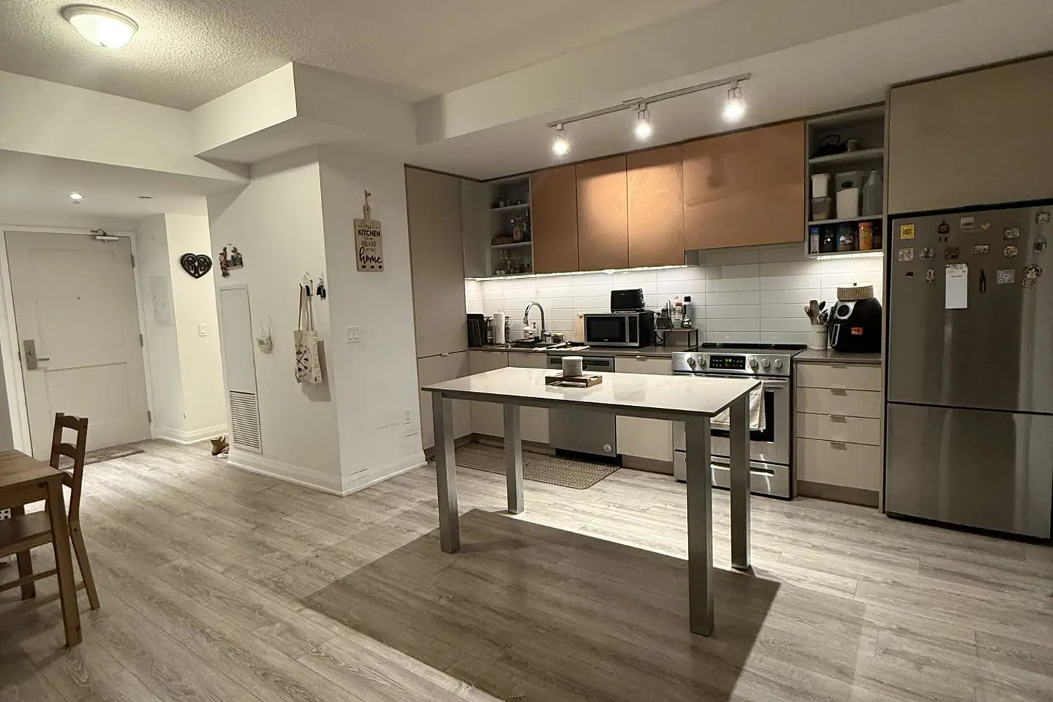10 Gibbs Road 712