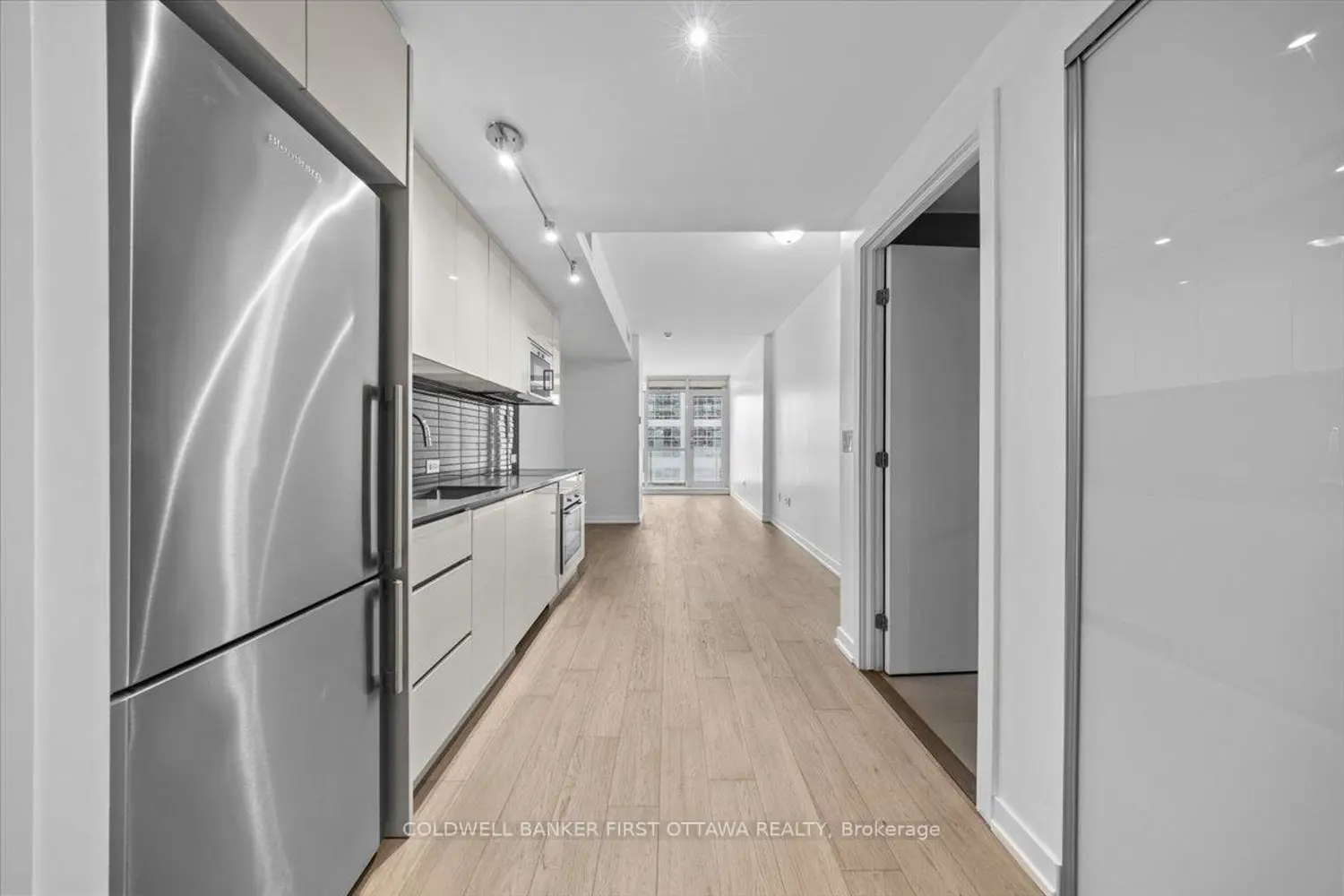 199 Slater Street 906 photo 2