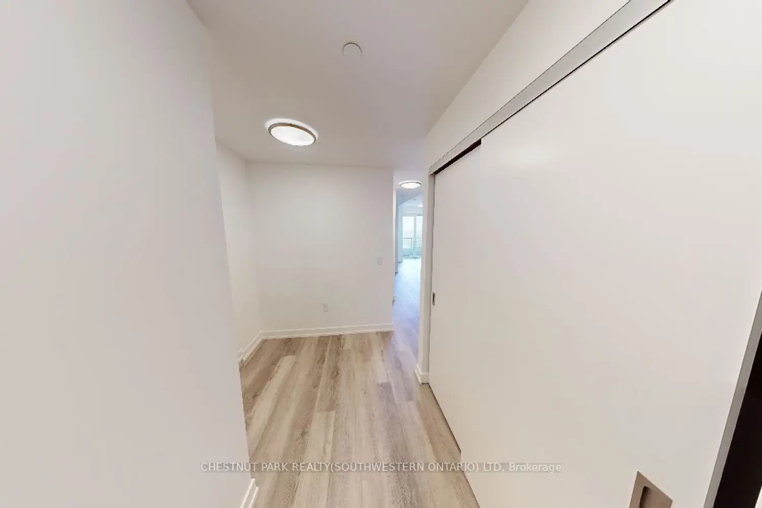 Additional image 3 of 15 Wellington Street 1704