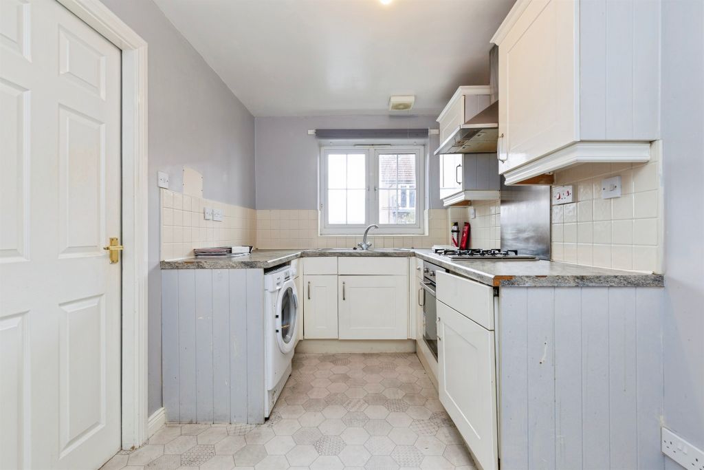 2 bed flat for saleAdmiral Way, Hartlepool TS24 photo 3