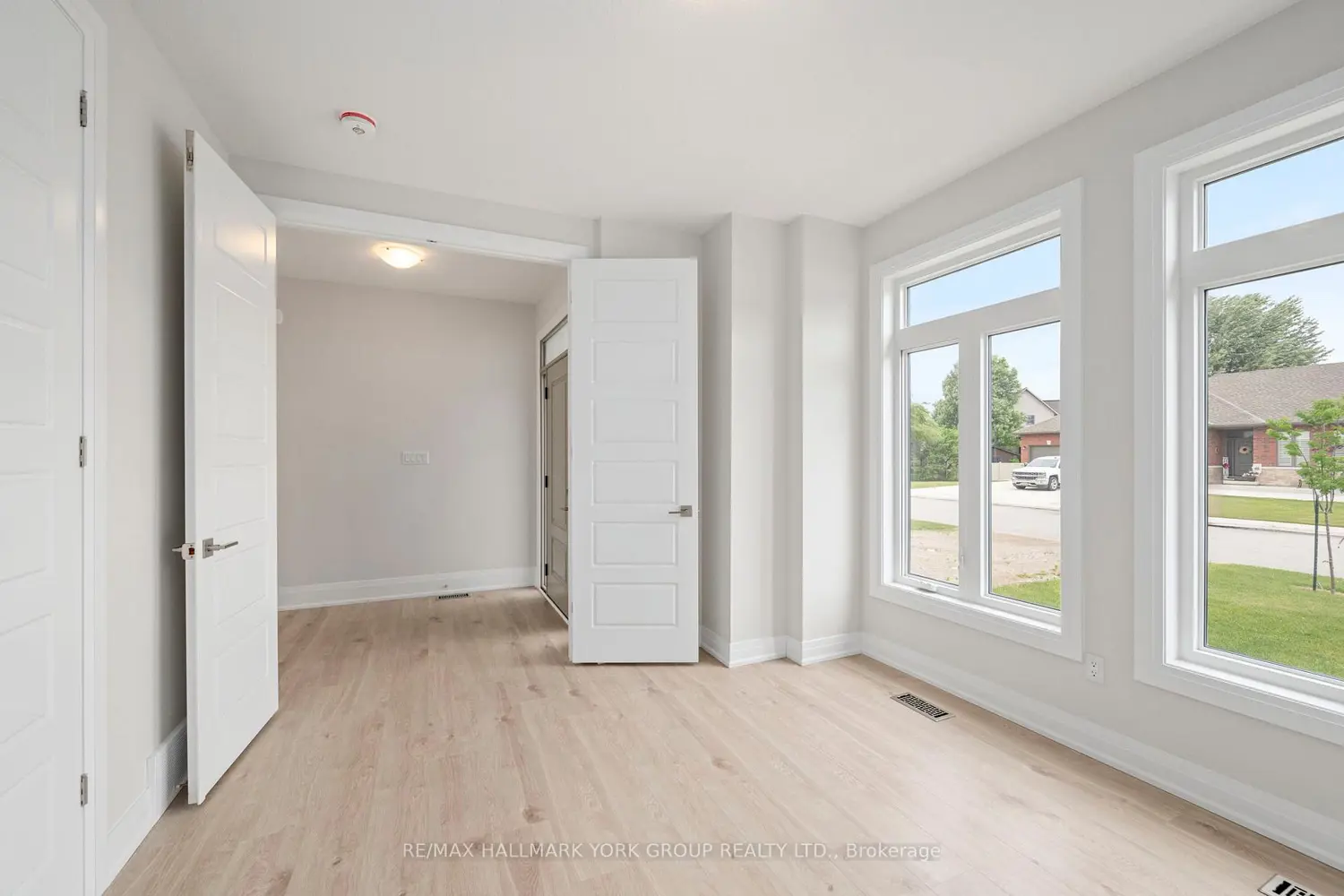 246 Leitch Street photo 4