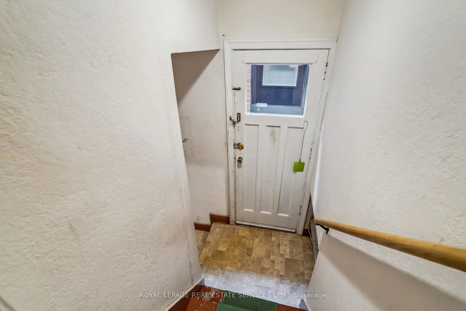 Additional image 14 of 326 Lawrence Avenue