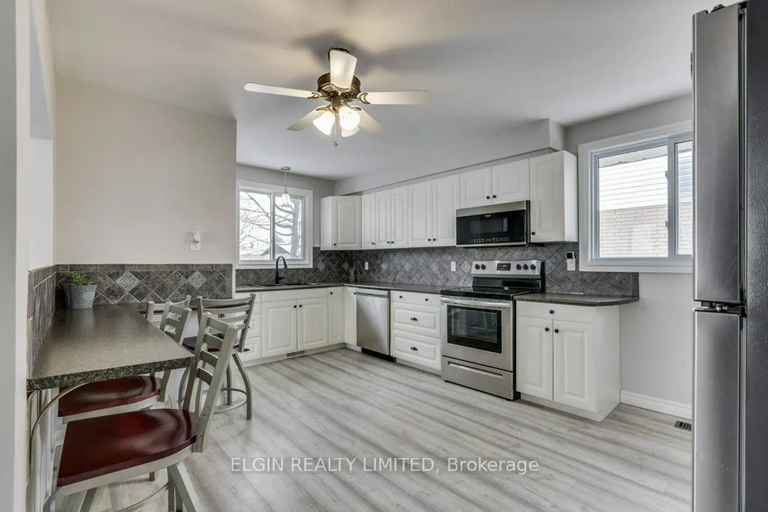 5 Sauve Avenue photo 2