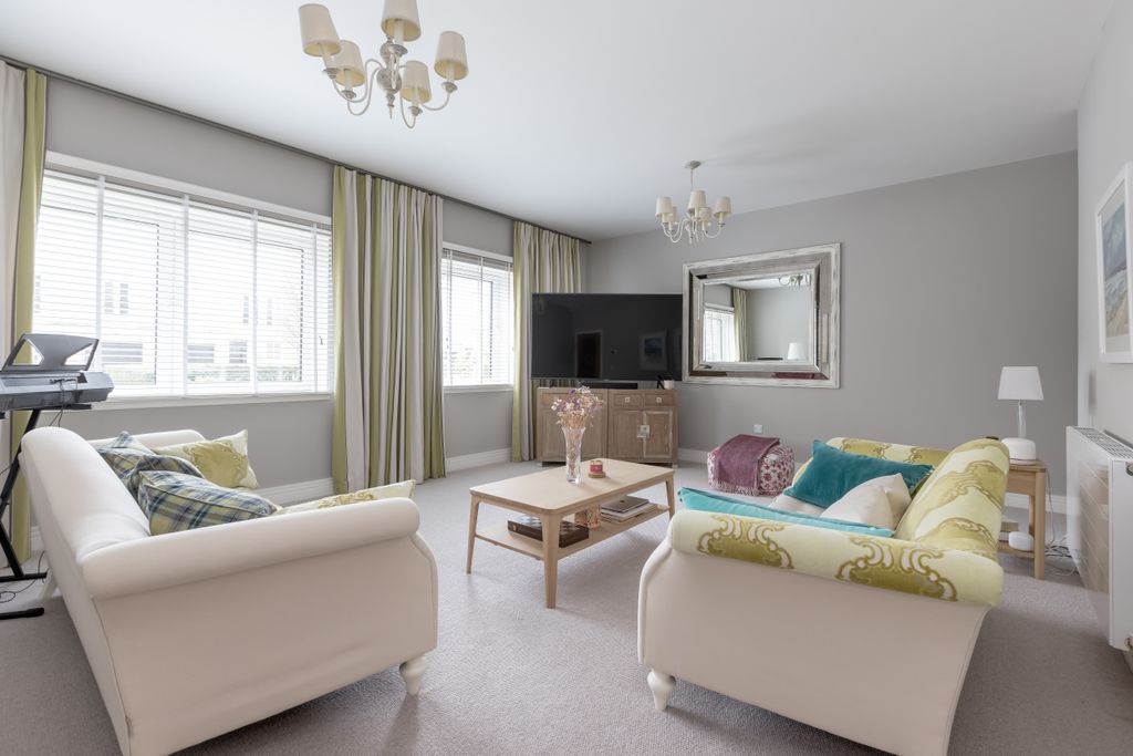 Additional image 2 of 3 bed flat for saleFlat 1, 62 Larkfield Gardens, Trinity, Edinburgh EH5