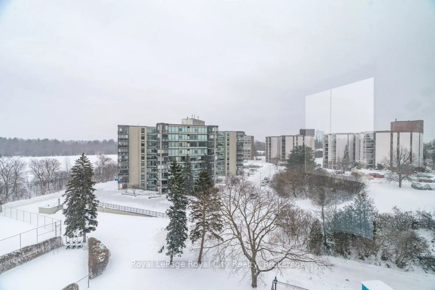 Additional image 15 of 19 Woodlawn Road 614