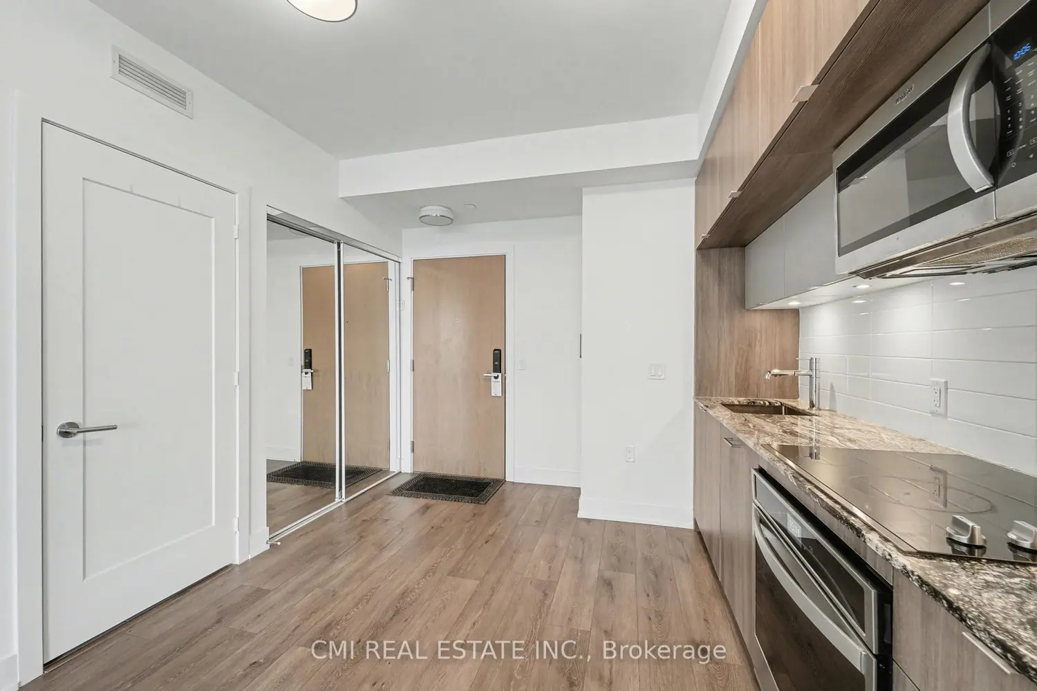 Additional image 16 of 585 Bloor Street 3317