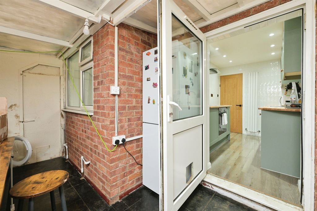 Additional image 8 of 2 bed flat for saleClarence Avenue, Northampton NN2