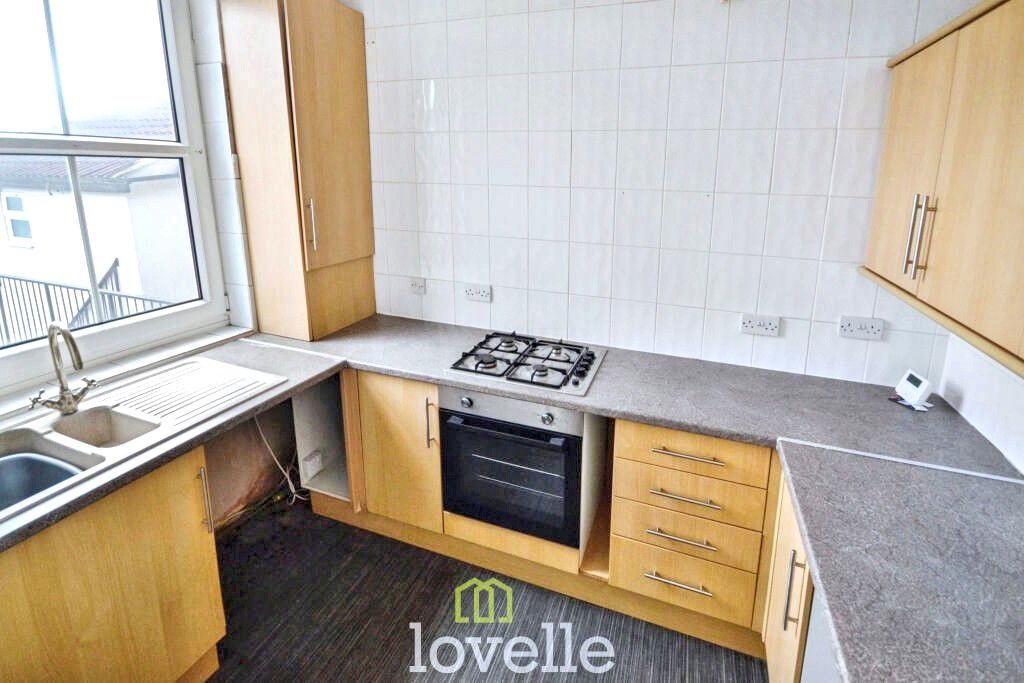 2 bed maisonette for saleSea View Street, Cleethorpes DN35 photo 3