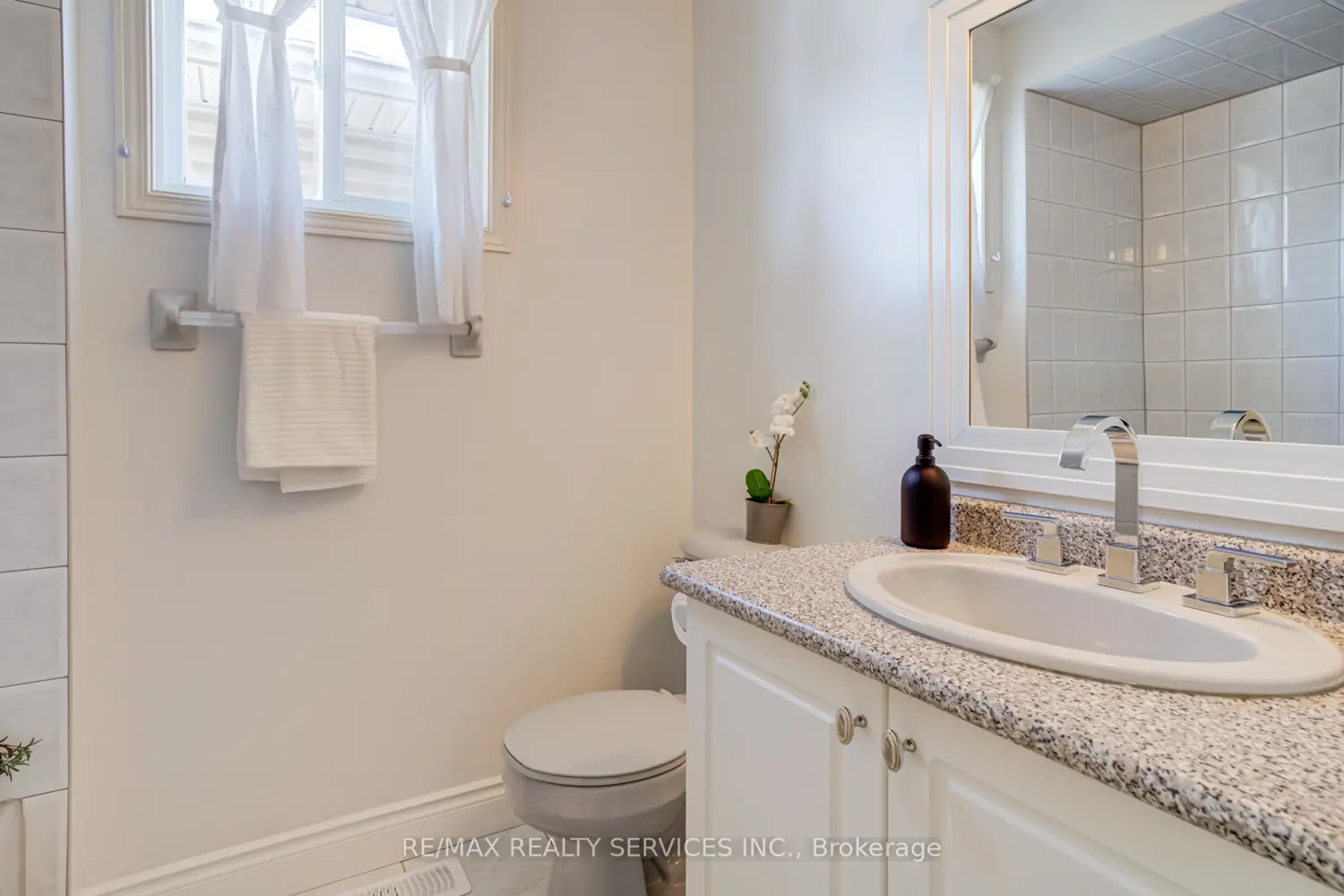 Additional image 16 of 15 Claudette Gate