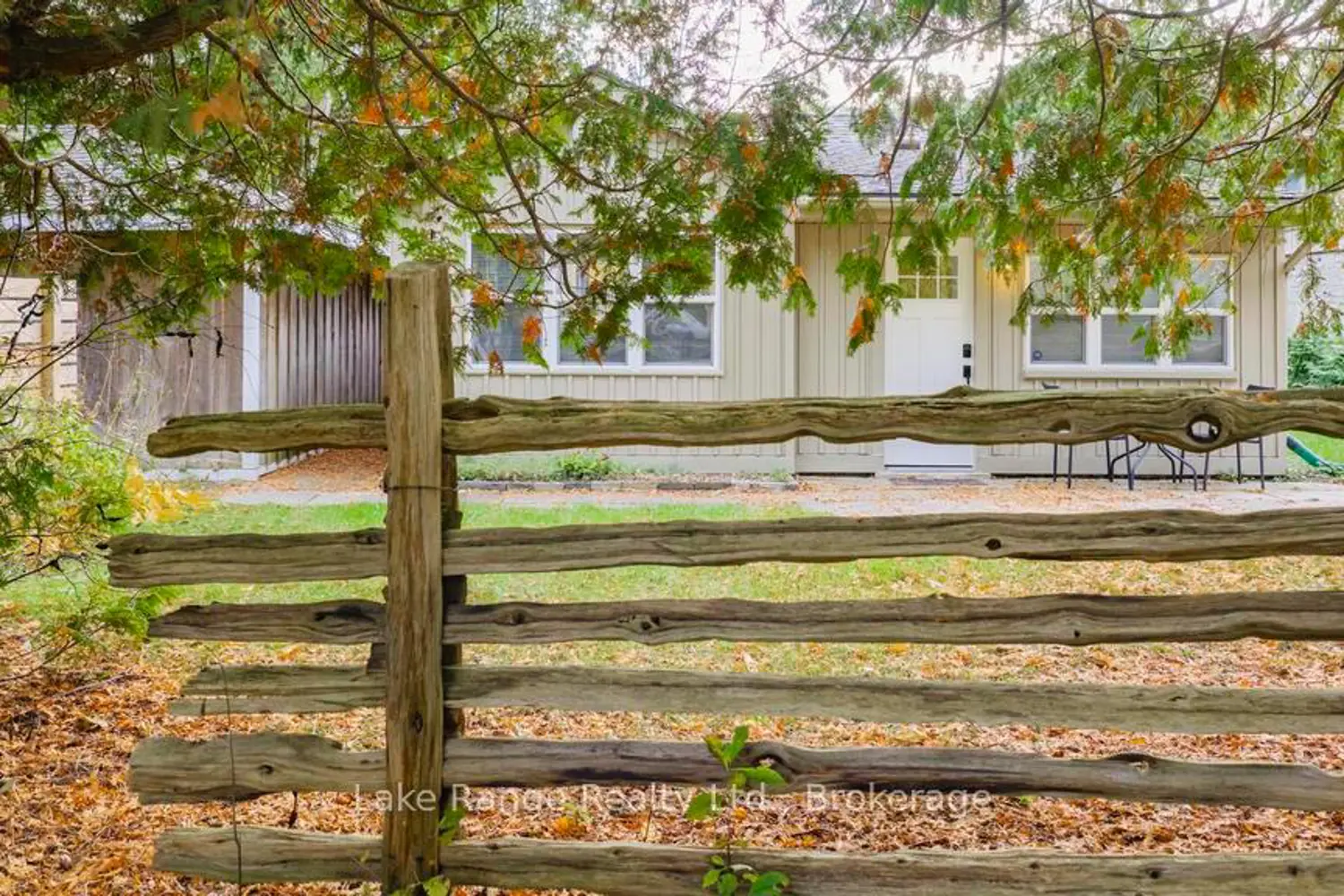 900 Victoria Road photo 3