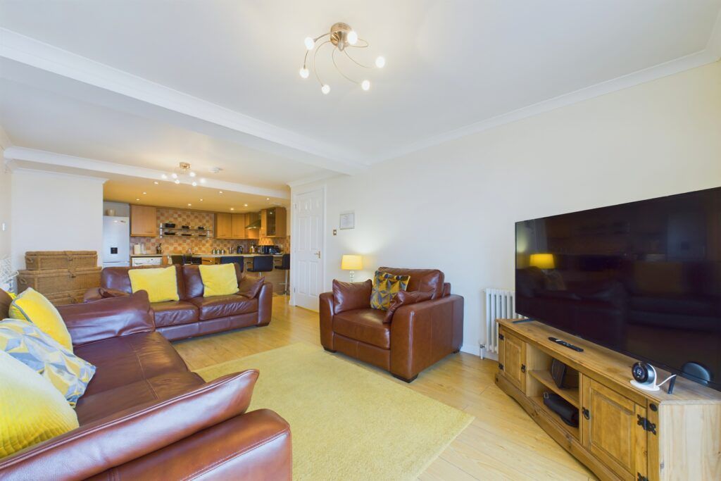 Additional image 3 of 3 bed flat for saleFlat A, 71 Victoria Road, Gourock PA19