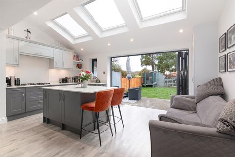 Tennyson Avenue, Motspur Park KT3