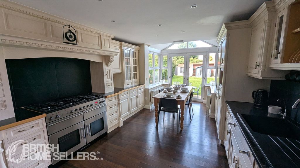Additional image 11 of 6 bed semi-detached house for salePark Road, Hartlepool, Durham TS26