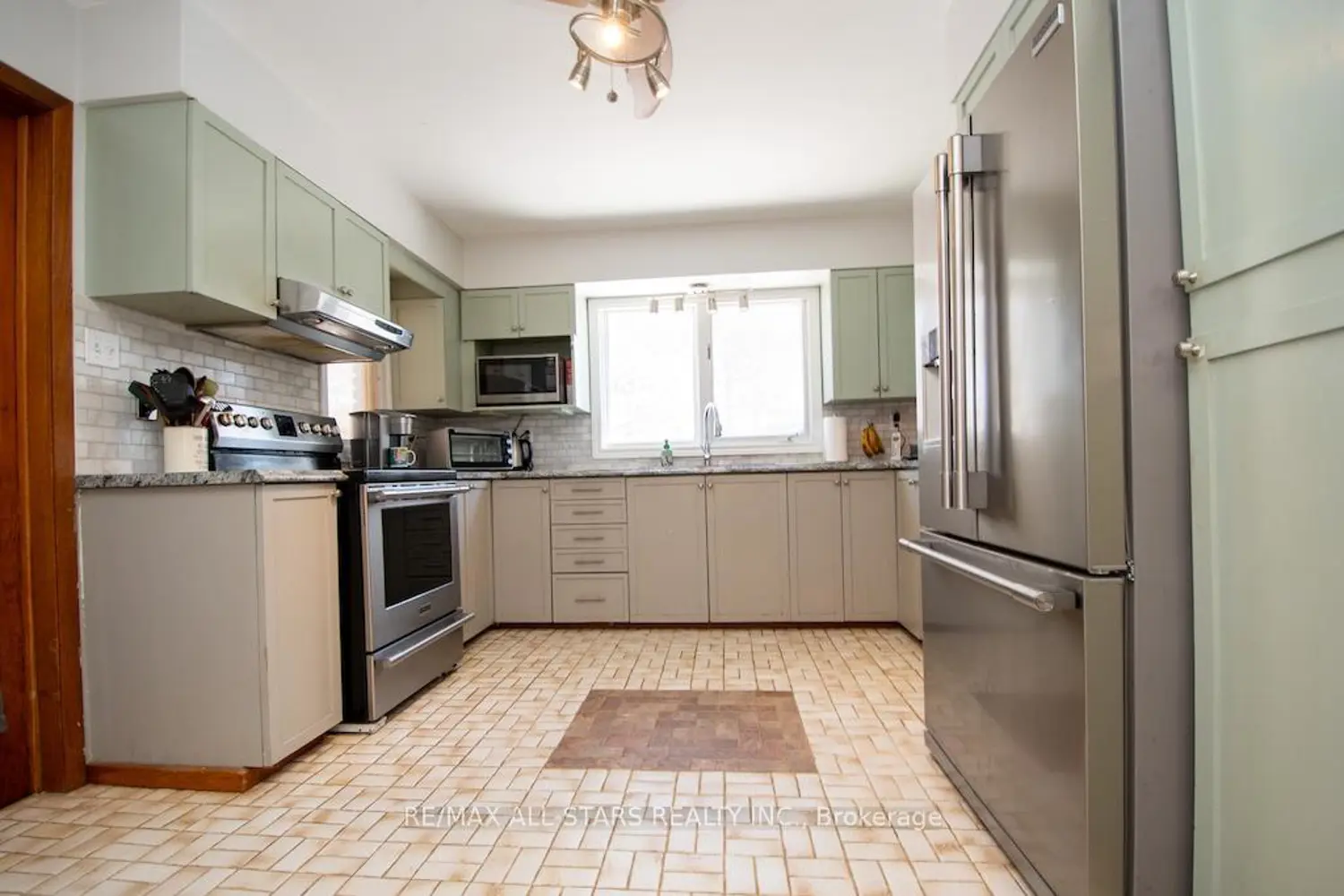 Additional image 9 of 1185 Sturgeon Road