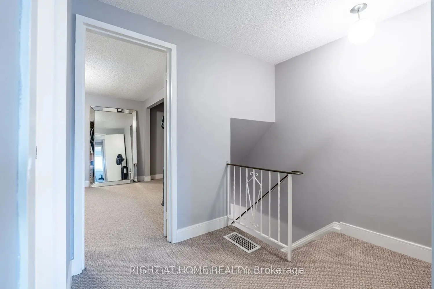 Additional image 14 of 33 Rochelle Avenue 46