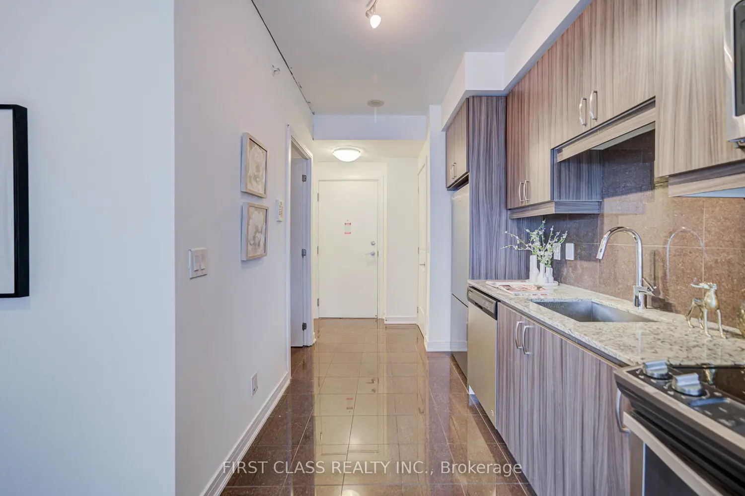 Additional image 6 of 9201 Yonge St Street 911