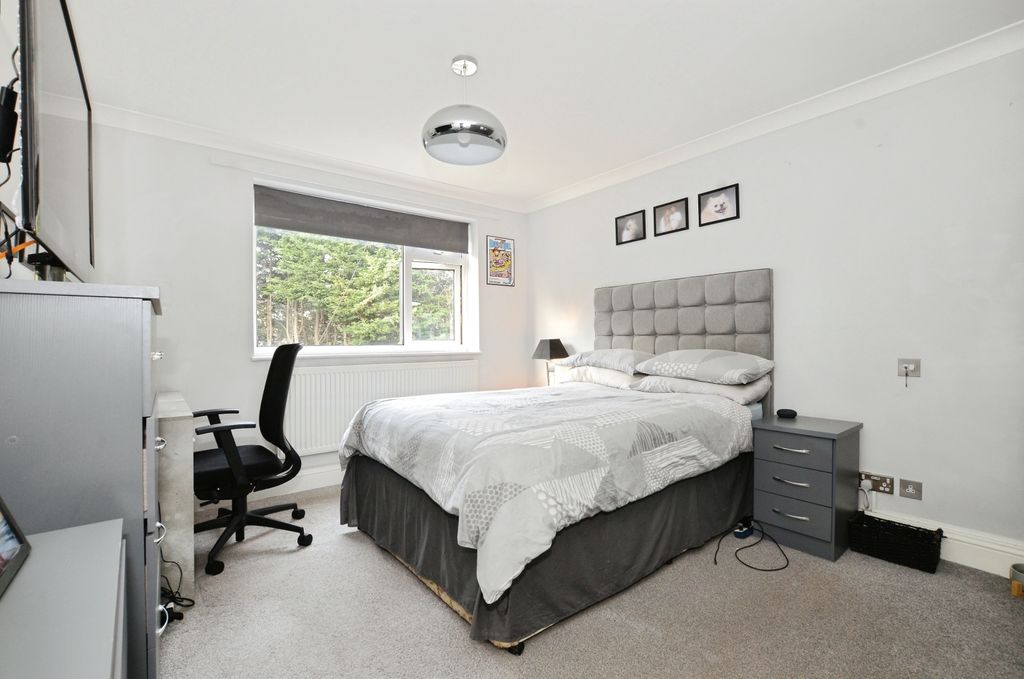 Additional image 5 of 2 bed flat for saleCotswold Avenue, Bushey WD23