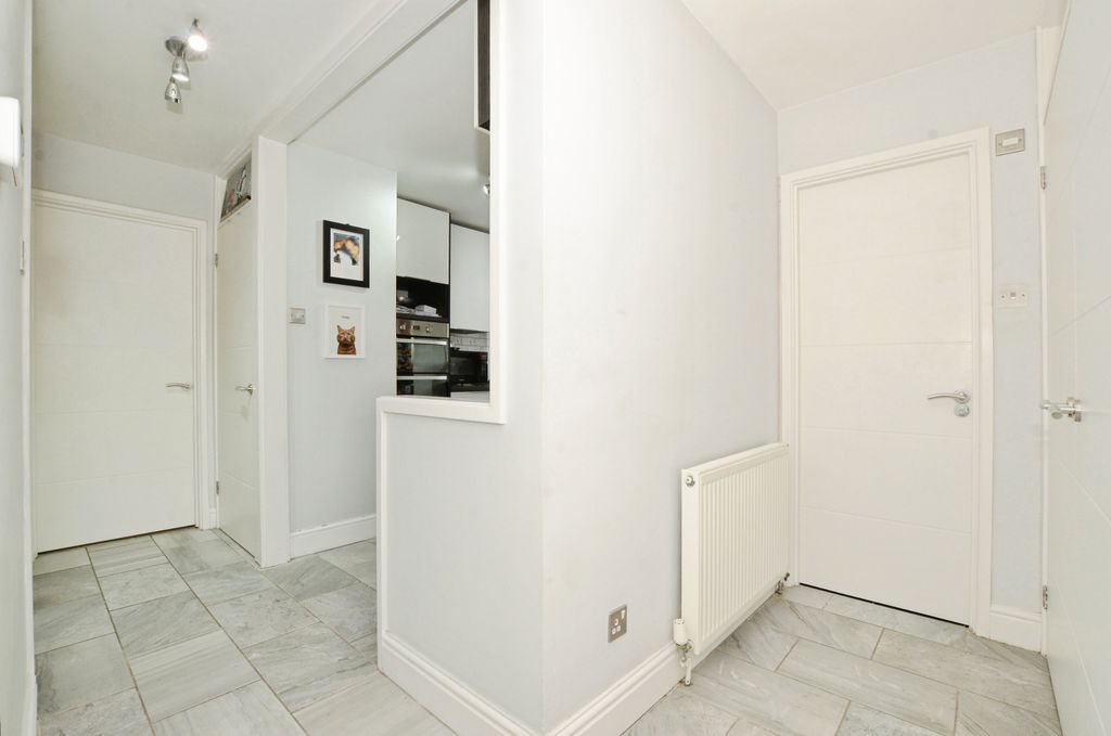 Additional image 10 of 2 bed flat for saleCotswold Avenue, Bushey WD23