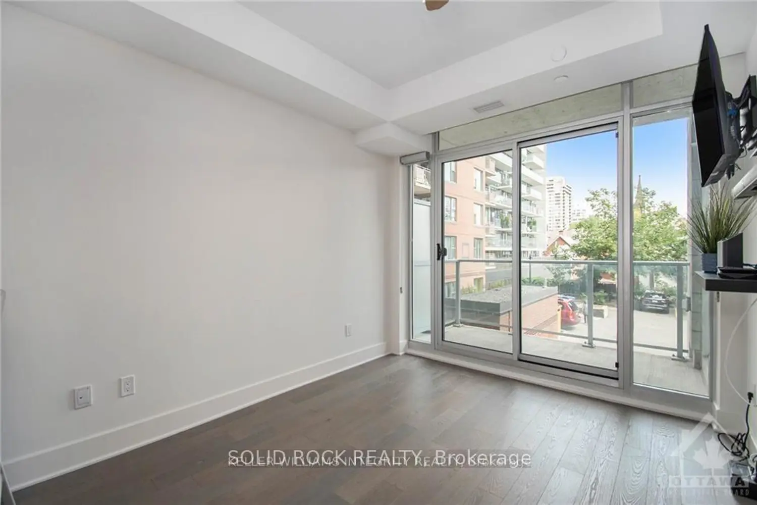 255 Bay Street 213 photo 4