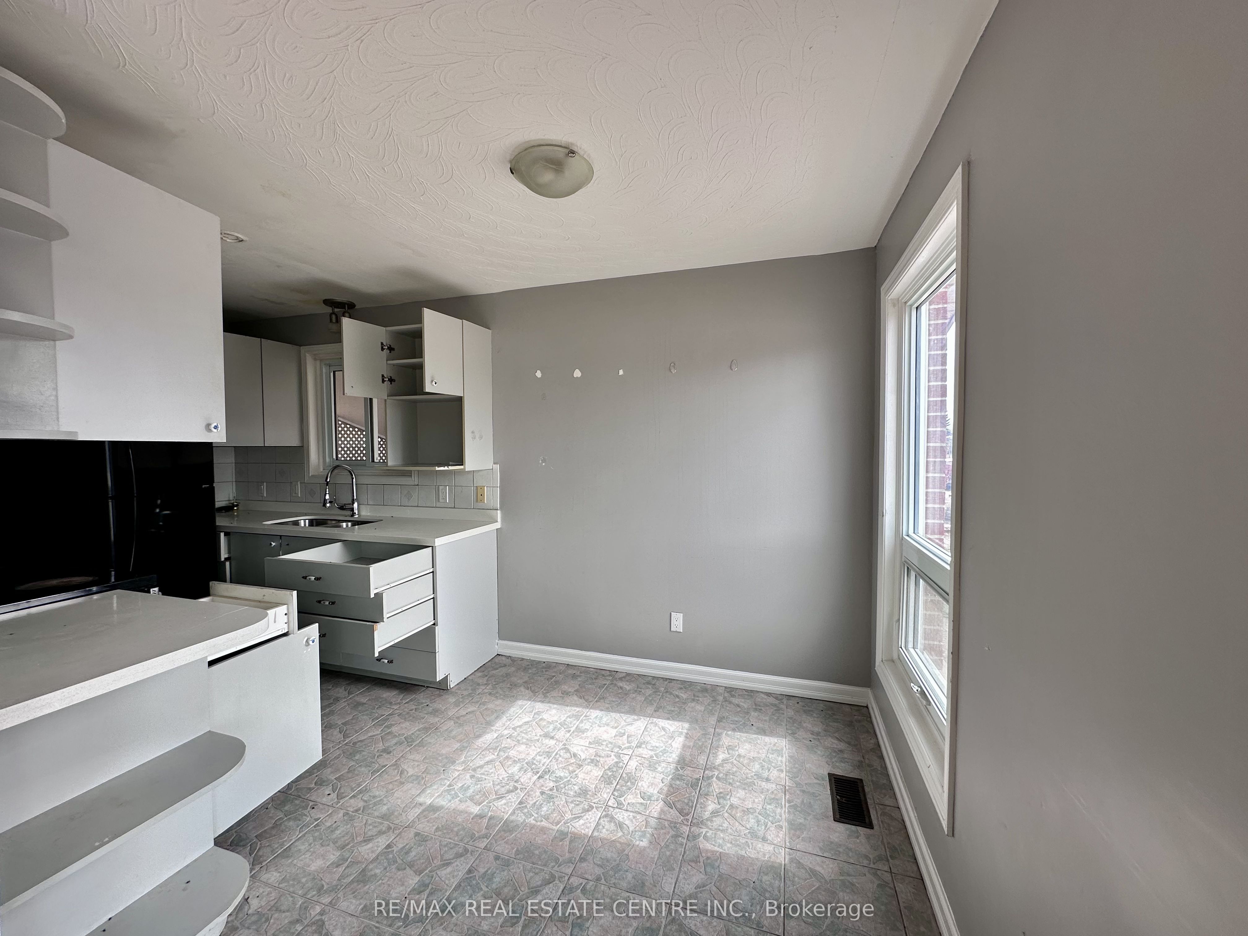 Additional image 5 of 108 Iroquois Avenue, Oshawa, ON, L1G 3X3