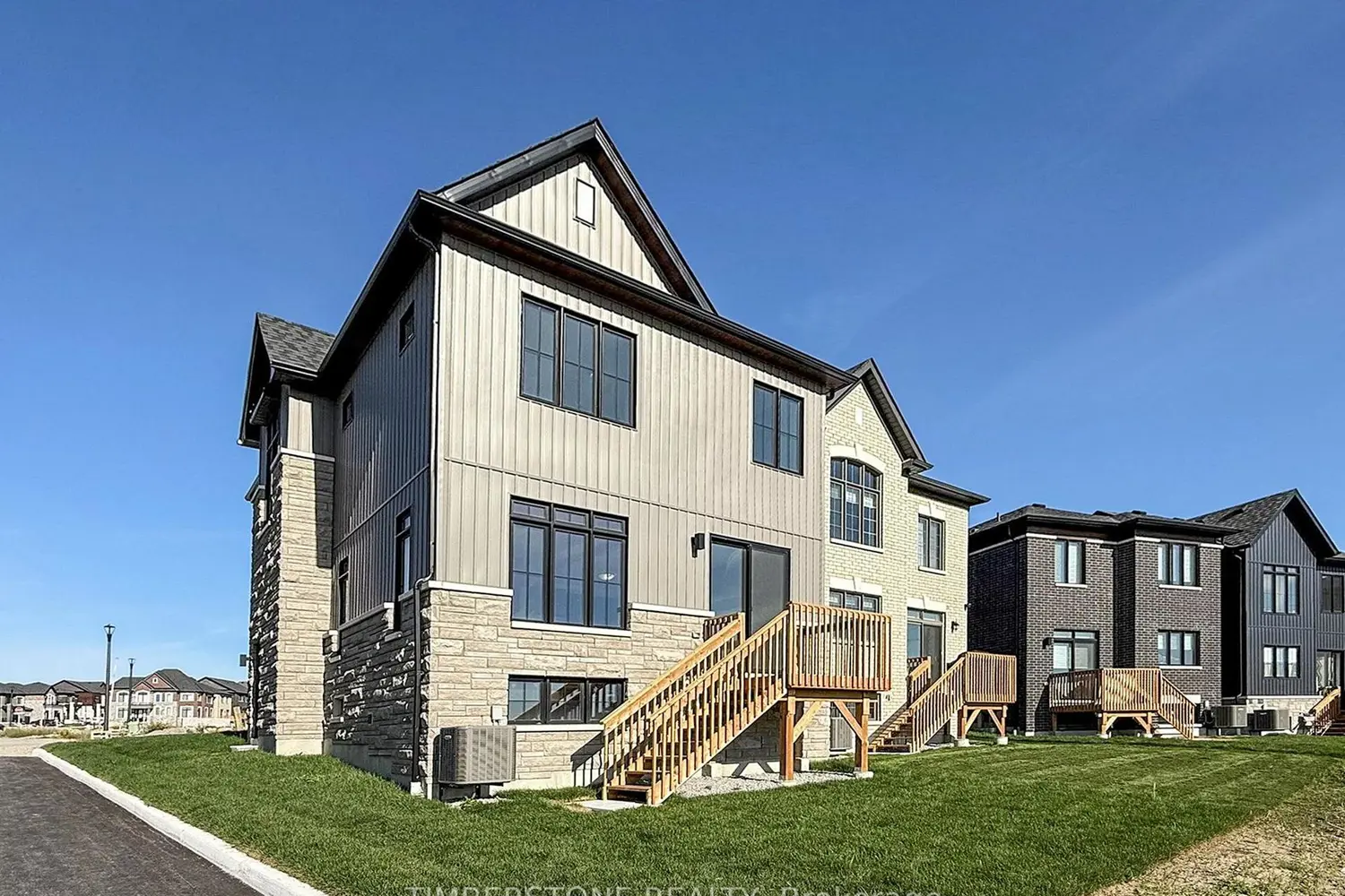 Additional image 19 of 1103 Zircon Manor