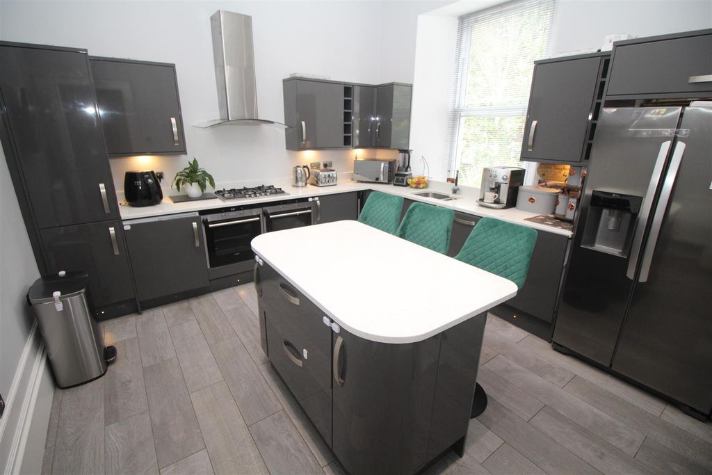 4 bed flat for saleHouston Street, Greenock PA16