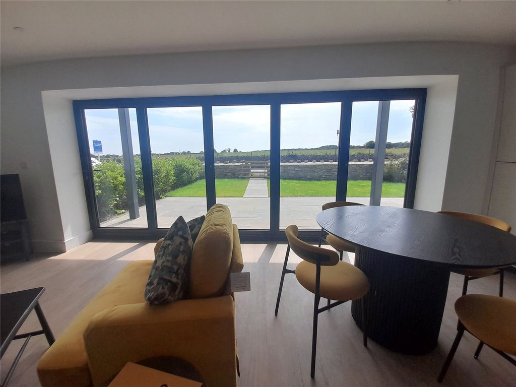 2 bed flat for saleTraeth Bychan, Benllech, Anglesey, Sir Ynys Mon LL73 photo 4