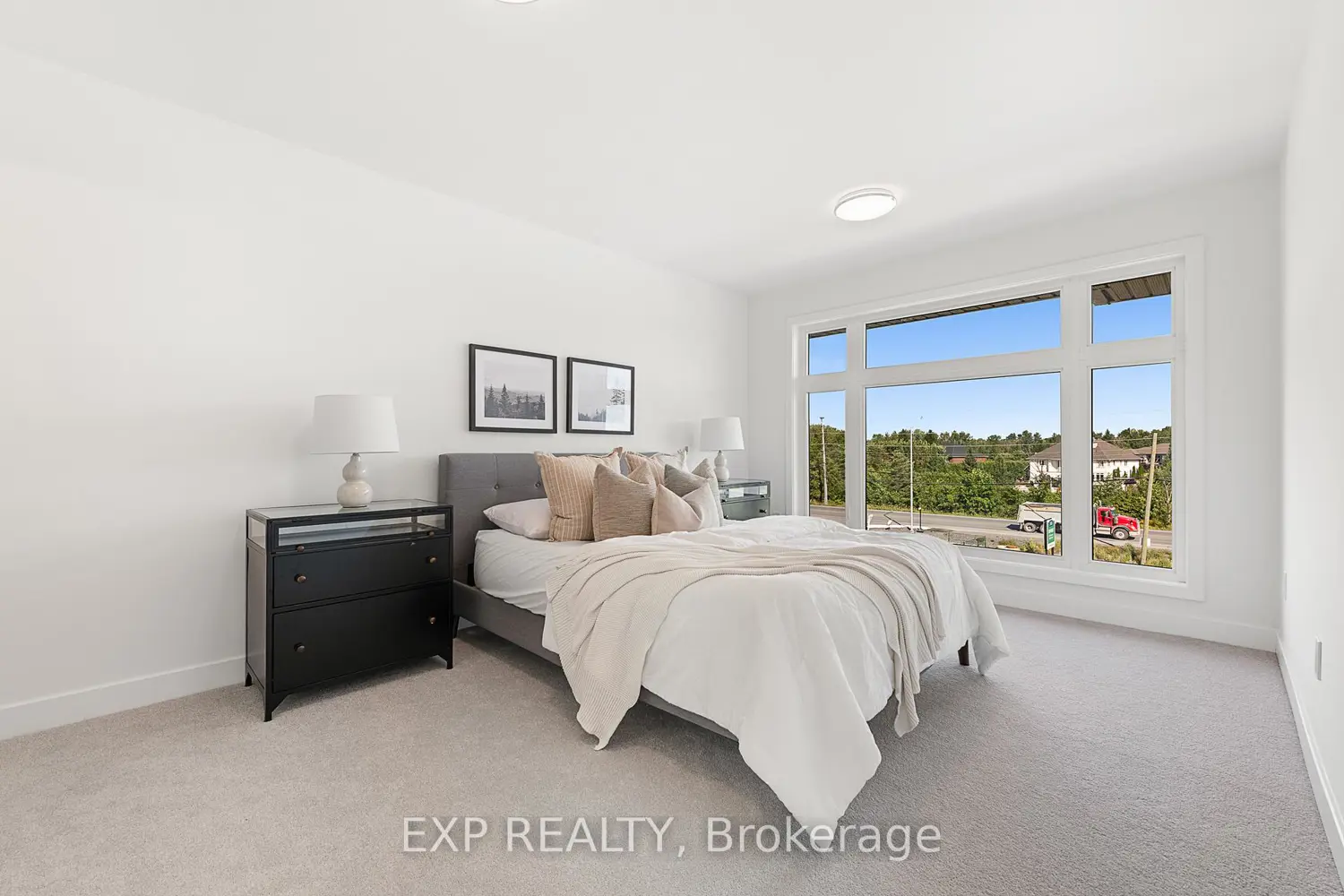 Additional image 14 of 1005 Silhouette Private