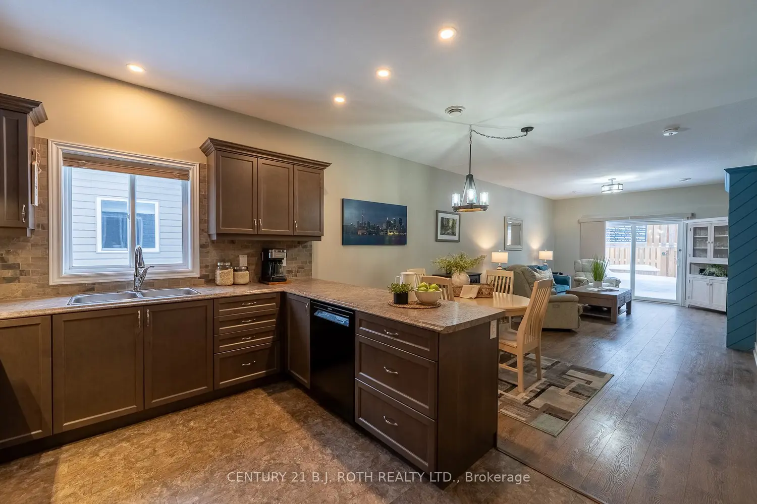 Additional image 3 of 251 Lucy Lane