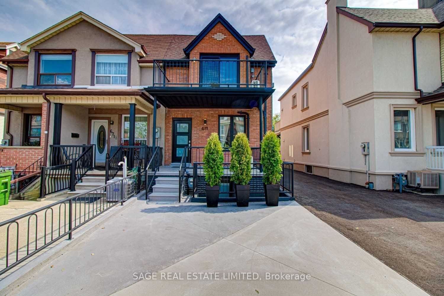 Lower-671 Dufferin Street, Toronto, ON, M6K 2B2