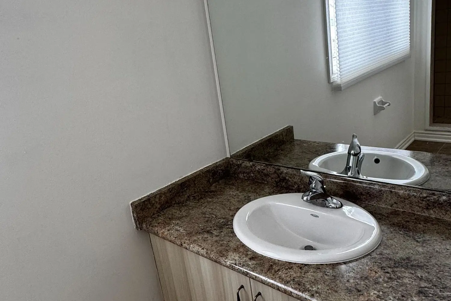 Additional image 12 of 77 White Crescent