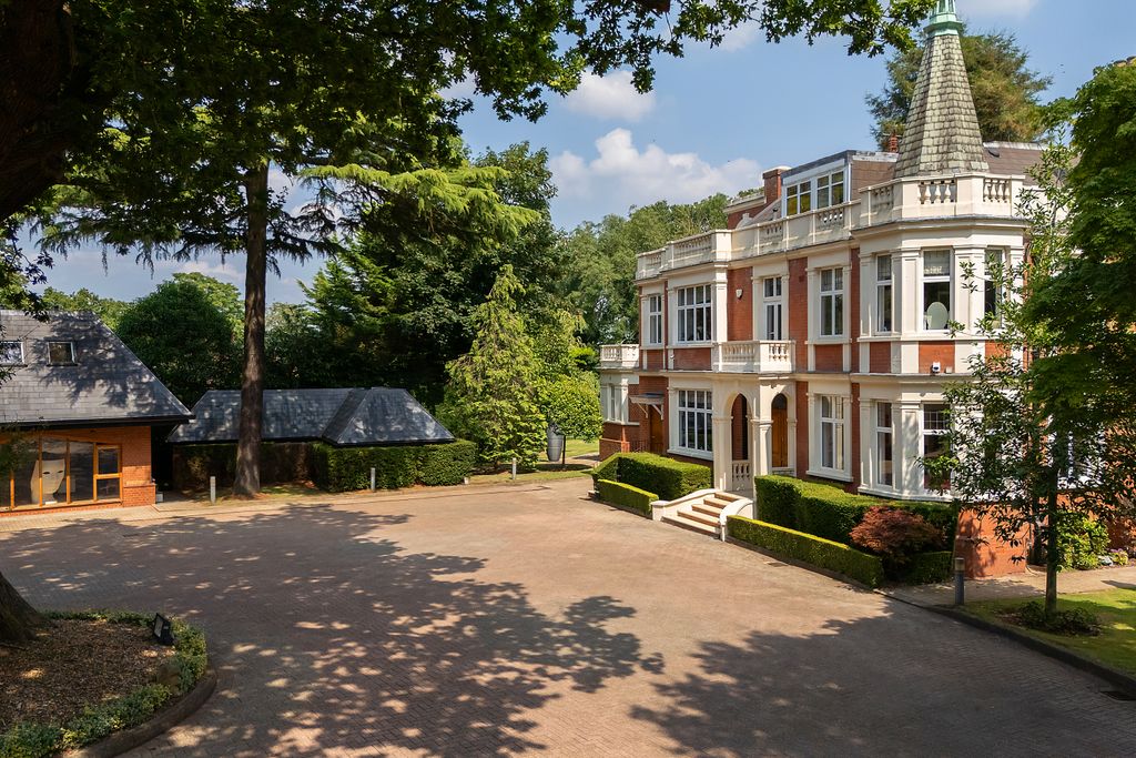 7 bed detached house for saleThe Ridgeway, Mill Hill London NW7 photo 3