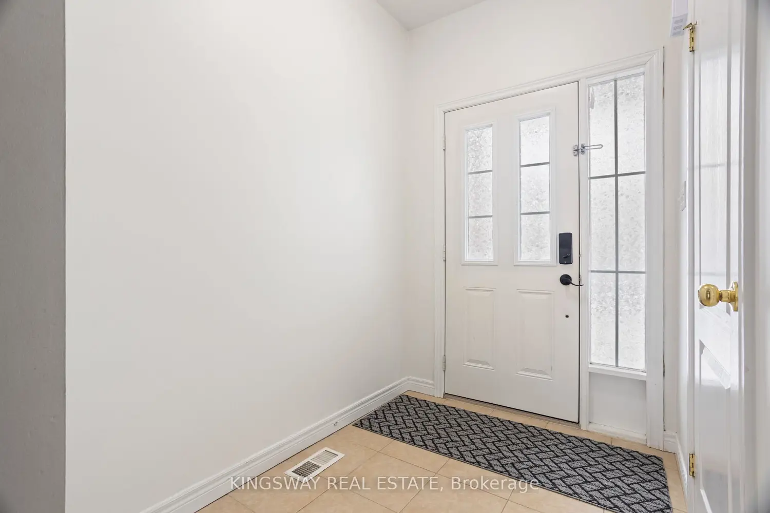 Additional image 3 of 11 Marina Point Crescent