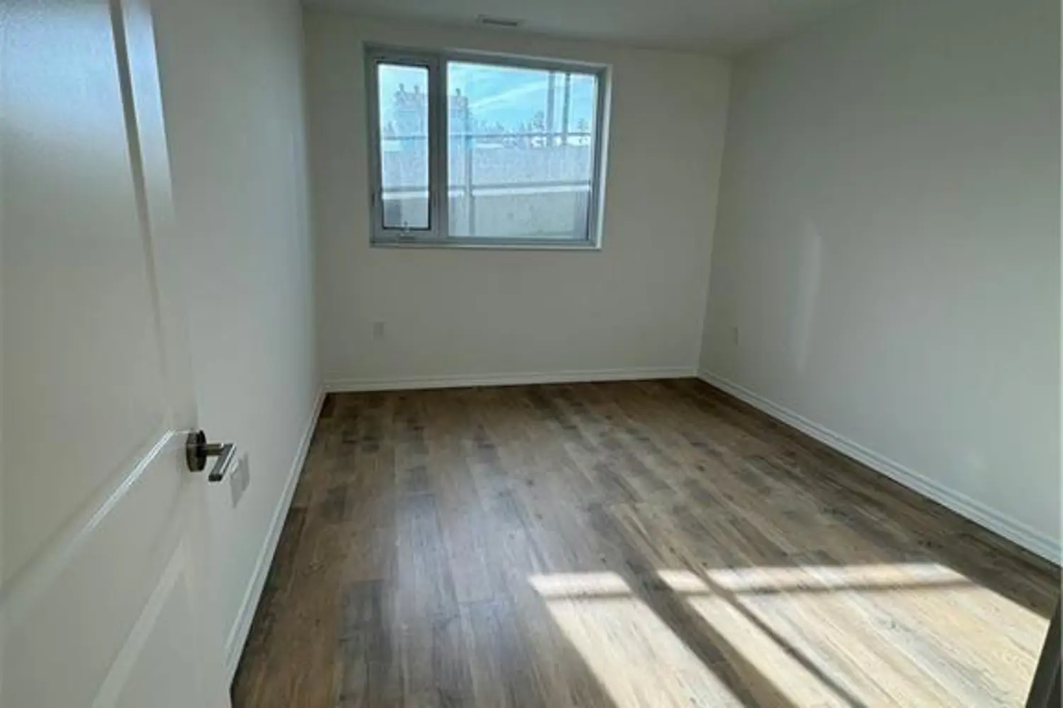 Additional image 8 of 1098 Paisley Road 105 A