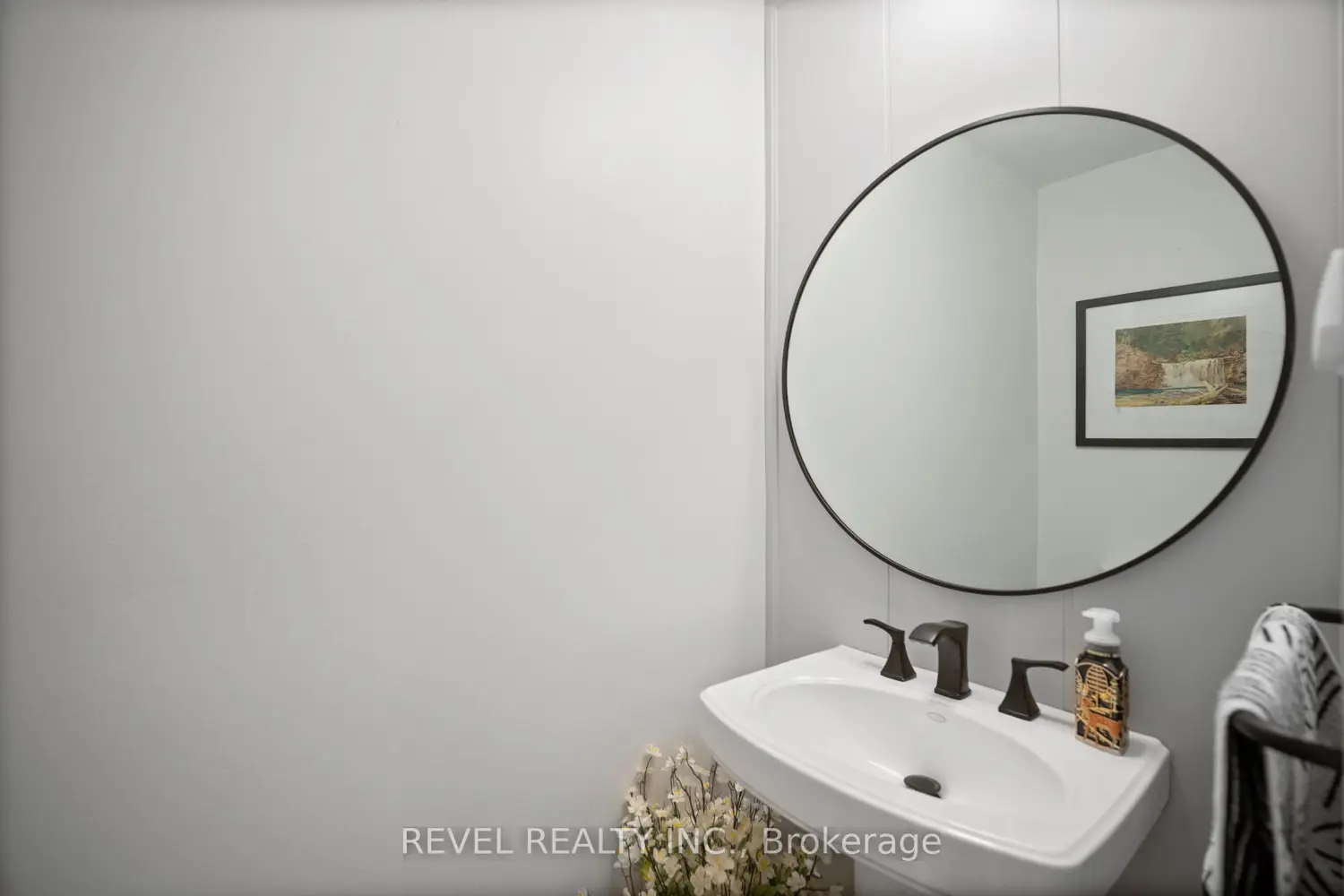 Additional image 7 of 2058 Brant Street 3