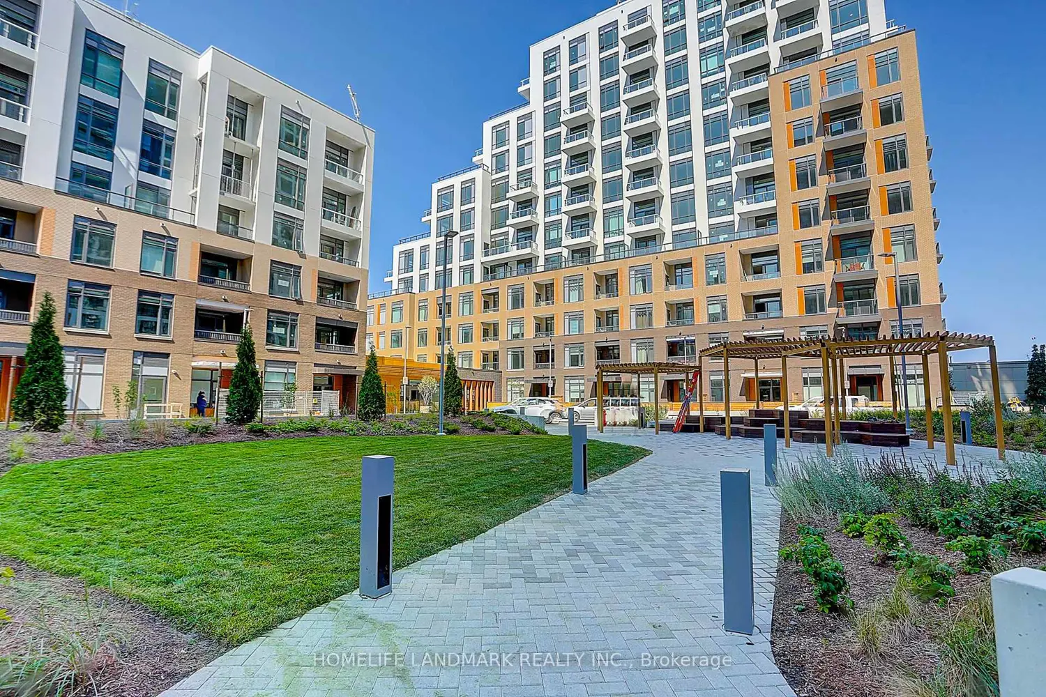 7950 Bathurst Street B-532